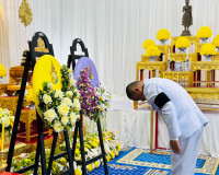 ผู้ว่าราชการจังหวัดสุราษฎร์ธานีเชิญพวงมาลาพระราชทานและพวงมาล ... พารามิเตอร์รูปภาพ 7