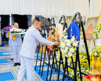 ผู้ว่าราชการจังหวัดสุราษฎร์ธานีเชิญพวงมาลาพระราชทานและพวงมาล ... พารามิเตอร์รูปภาพ 8
