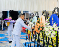 ผู้ว่าราชการจังหวัดสุราษฎร์ธานีเชิญพวงมาลาพระราชทานและพวงมาล ... พารามิเตอร์รูปภาพ 9