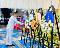 ผู้ว่าราชการจังหวัดสุราษฎร์ธานีเชิญพวงมาลาพระราชทานและพวงมาล ... พารามิเตอร์รูปภาพ 10