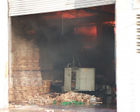 ผู้ว่าฯ สุราษฎร์ เข้าบัญชาการควบคุมเหตุเพลิงไหม้ โรงงานแปรรู ... พารามิเตอร์รูปภาพ 24