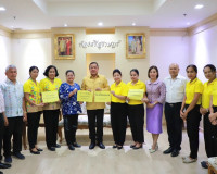 ผู้ว่าราชการจังหวัดสุราษฎร์ธานี เป็นตัวแทนรับมอบเงินสมทบโครง ... พารามิเตอร์รูปภาพ 2