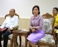 ผู้ว่าราชการจังหวัดสุราษฎร์ธานี เป็นตัวแทนรับมอบเงินสมทบโครง ... พารามิเตอร์รูปภาพ 12