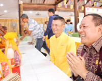 ผู้ว่าฯ สุราษฎร์ธานี ร่วมงานบุญทอดผ้าป่าสามัคคีเพื่อทำถนนคอน ... พารามิเตอร์รูปภาพ 11