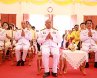 พระบาทสมเด็จพระเจ้าอยู่หัว ทรงพระกรุณาโปรดพระราชทานผ้าไตร น้ ... พารามิเตอร์รูปภาพ 1