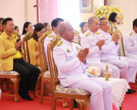 พระบาทสมเด็จพระเจ้าอยู่หัว ทรงพระกรุณาโปรดพระราชทานผ้าไตร น้ ... พารามิเตอร์รูปภาพ 7