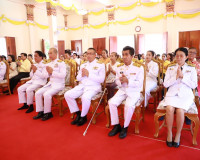 พระบาทสมเด็จพระเจ้าอยู่หัว ทรงพระกรุณาโปรดพระราชทานผ้าไตร น้ ... พารามิเตอร์รูปภาพ 9