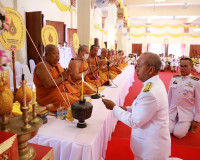 พระบาทสมเด็จพระเจ้าอยู่หัว ทรงพระกรุณาโปรดพระราชทานผ้าไตร น้ ... พารามิเตอร์รูปภาพ 11