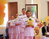 พระบาทสมเด็จพระเจ้าอยู่หัว ทรงพระกรุณาโปรดพระราชทานผ้าไตร น้ ... พารามิเตอร์รูปภาพ 13