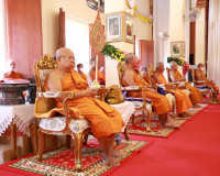 พระบาทสมเด็จพระเจ้าอยู่หัว ทรงพระกรุณาโปรดพระราชทานผ้าไตร น้ ... พารามิเตอร์รูปภาพ 14