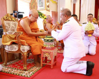 พระบาทสมเด็จพระเจ้าอยู่หัว ทรงพระกรุณาโปรดพระราชทานผ้าไตร น้ ... พารามิเตอร์รูปภาพ 15