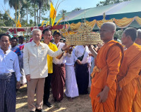 รองผู้ว่าราชการจังหวัดสุราษฎร์ธานี เป็นประธานงานพิธียกยอดพระ ... พารามิเตอร์รูปภาพ 3