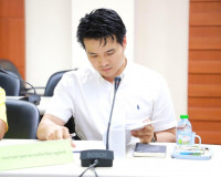 รองผู้ว่าราชการจังหวัดสุราษฎร์ธานี เป็นประธานในการประชุมการพ ... พารามิเตอร์รูปภาพ 2