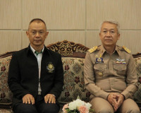 รองผู้ว่าราชการจังหวัดสุราษฎร์ธานี ให้การต้อรับ พลเรือตรี อภ ... พารามิเตอร์รูปภาพ 1