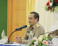 รองผู้ว่าราชการจังหวัดสุราษฎร์ธานี ให้การต้อรับ พลเรือตรี อภ ... พารามิเตอร์รูปภาพ 3