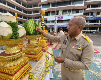 รองผู้ว่าราชการจังหวัดสุราษฎร์ธานี เป็นประธานในพิธีสักการะสิ ... พารามิเตอร์รูปภาพ 5