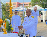 รองผู้ว่าราชการจังหวัดสุราษฎร์ธานี ร่วมพิธียกฐานศาลท้าวหิรัญ ... พารามิเตอร์รูปภาพ 1