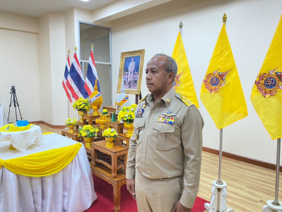 รองผู้ว่าราชการจังหวัดสุราษฎร์ธานี ประธานในพิธีรับมอบหมวกและ ... พารามิเตอร์รูปภาพ 1