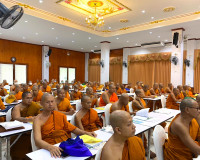 รองผู้ว่าราชการจังหวัดสุราษฎร์ธานี กล่าวต้อนรับพระสังฆาธิการ ... พารามิเตอร์รูปภาพ 8