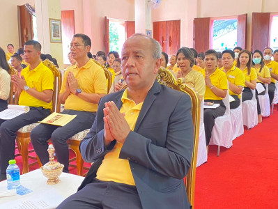 รองผู้ว่าราชการจังหวัดสุราษฎร์ธานี เป็นประธานในพิธีเจริญพระพ ... พารามิเตอร์รูปภาพ 1