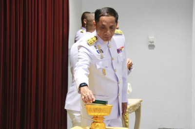จังหวัดสุราษฎร์ธานีจัดพิธีรับพระราชทานเครื่องราชอิสริยาภรณ์  ... พารามิเตอร์รูปภาพ 1