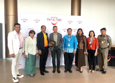 รองผู้ว่าราชการจังหวัดสุราษฎร์ธานี ร่วมต้อนรับเที่ยวบินปฐมฤก ... พารามิเตอร์รูปภาพ 1