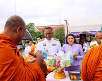 ผู้ว่าฯ สุราษฎร์ธานีนำประชาชนทุกหมูเหล่าร่วมพิธีทำบุญตักบาตร ... พารามิเตอร์รูปภาพ 13