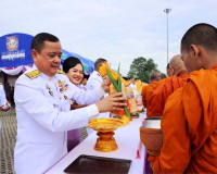 ผู้ว่าฯ สุราษฎร์ธานีนำประชาชนทุกหมูเหล่าร่วมพิธีทำบุญตักบาตร ... พารามิเตอร์รูปภาพ 15