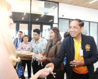 จังหวัดสุราษฎร์ธานีต้อนรับเที่ยวบินปฐมฤกษ์ VSV5352 บินตรงจาก ... พารามิเตอร์รูปภาพ 5