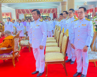 รองผู้ว่าราชการจังหวัดสุราษฎร์ธานี เป็นประธานในพิธีเจริญพระพ ... พารามิเตอร์รูปภาพ 4