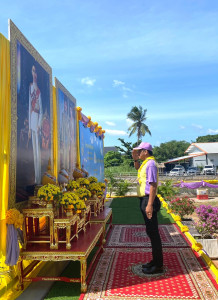 รองผู้ว่าราชการจังหวัดสุราษฎร์ธานี ในฐานะรองผู้อำนวยการจิตอา ... พารามิเตอร์รูปภาพ 1