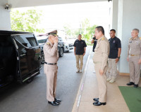 ผู้ว่าราชการจังหวัดสุราษฎร์ธานี ต้อนรับ ผู้บัญชาการทหารเรือ  ... พารามิเตอร์รูปภาพ 1