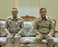 ผู้ว่าราชการจังหวัดสุราษฎร์ธานี ต้อนรับ ผู้บัญชาการทหารเรือ  ... พารามิเตอร์รูปภาพ 2