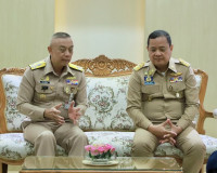 ผู้ว่าราชการจังหวัดสุราษฎร์ธานี ต้อนรับ ผู้บัญชาการทหารเรือ  ... พารามิเตอร์รูปภาพ 7