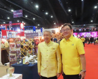 รองผู้ว่าราชการจังหวัดสุราษฎร์ธานี เข้าร่วมพิธีเปิดงาน OTOP  ... พารามิเตอร์รูปภาพ 7