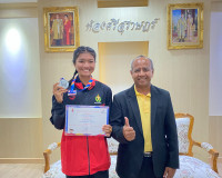 รองผู้ว่าราชการจังหวัดสุราษฎร์ธานีให้โอวาท และอวยพรนักกีฬาขอ ... พารามิเตอร์รูปภาพ 1