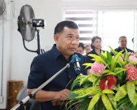 รองผู้ว่าราชการจังหวัดสุราษฎร์ธานี กล่าวต้อนรับท่านอธิบดีกรม ... พารามิเตอร์รูปภาพ 1