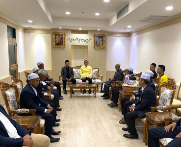 รองผู้ว่าราชการจังหวัดสุราษฎร์ธานี ต้อนรับ ดร.ธงชัย ปิติเศรษ ... พารามิเตอร์รูปภาพ 1