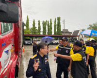 รองผู้ว่าราชการจังหวัดสุราษฎร์ธานี แถลงข่าวจับกุมสินค้าบุหรี ... พารามิเตอร์รูปภาพ 2
