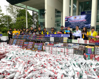 รองผู้ว่าราชการจังหวัดสุราษฎร์ธานี แถลงข่าวจับกุมสินค้าบุหรี ... พารามิเตอร์รูปภาพ 4