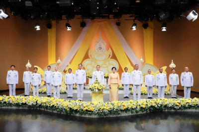 ผู้ว่าราชการจังหวัดสุราษฎร์ธานี พร้อมด้วย นายกเหล่ากาชาดจังห ... พารามิเตอร์รูปภาพ 1