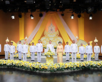 ผู้ว่าราชการจังหวัดสุราษฎร์ธานี พร้อมด้วย นายกเหล่ากาชาดจังห ... พารามิเตอร์รูปภาพ 1