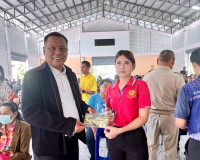 จังหวัดสุราษฎร์ธานีมอบสมุดประจำตัวผู้รับได้การคัดเลือกให้ทำก ... พารามิเตอร์รูปภาพ 3
