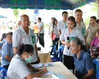 รองผู้ว่าราชการจังหวัดสุราษฎร์ธานี เป็นประธานในกิจกรรมเทิดพร ... พารามิเตอร์รูปภาพ 8