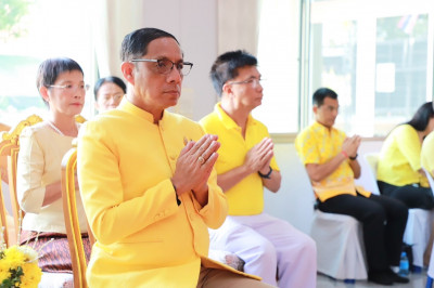 จังหวัดสุราษฎร์ธานีจัดพิธีทำบุญตักบาตรโครงการบรรพชาอุปสมบทเฉ ... พารามิเตอร์รูปภาพ 1