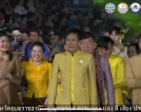 จังหวัดสุราษฎร์ธานีนำเรือพนมพระถ้วยรางวัลพระราชทาน ร่วมแสดงโ ... พารามิเตอร์รูปภาพ 1