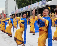 จังหวัดสุราษฎร์ธานีนำเรือพนมพระถ้วยรางวัลพระราชทาน ร่วมแสดงโ ... พารามิเตอร์รูปภาพ 12