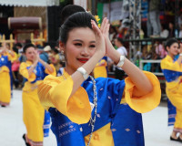 จังหวัดสุราษฎร์ธานีนำเรือพนมพระถ้วยรางวัลพระราชทาน ร่วมแสดงโ ... พารามิเตอร์รูปภาพ 13