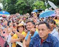 จังหวัดสุราษฎร์ธานีนำเรือพนมพระถ้วยรางวัลพระราชทาน ร่วมแสดงโ ... พารามิเตอร์รูปภาพ 15