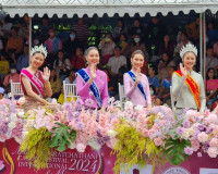 จังหวัดสุราษฎร์ธานีนำเรือพนมพระถ้วยรางวัลพระราชทาน ร่วมแสดงโ ... พารามิเตอร์รูปภาพ 19